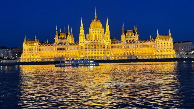 Descubre el Danubio, el río principal de Budapest, y su encanto en 70 caracteres