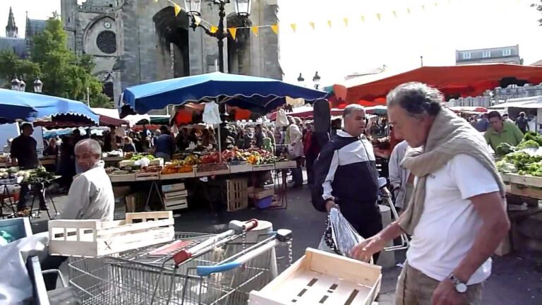 Descubre el encanto del mercadillo navideño de Burdeos en solo un día