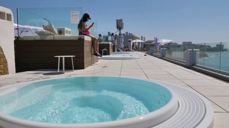 Descubre los mejores hoteles en Benalmádena, ¡disfruta de la primera línea de playa!