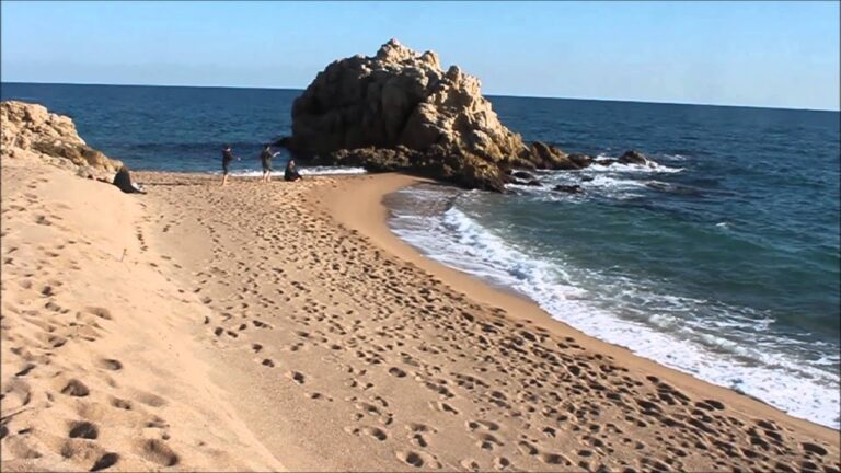 Descubre la belleza de la Platja Roca Grossa