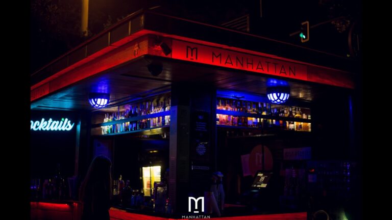 Manhattan y Sevilla: Dos Ciudades, Dos Mundos