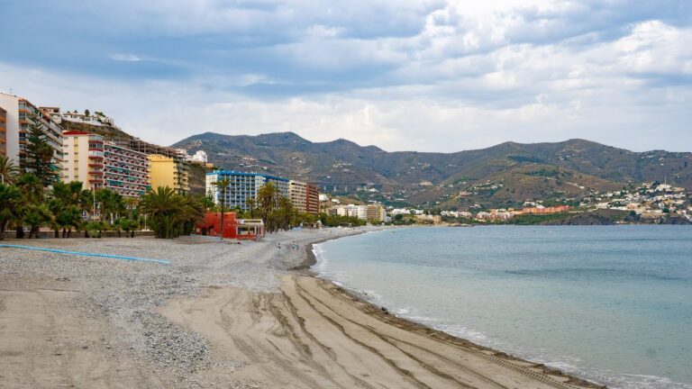 Playas de Almuñécar: Arena sin piedras