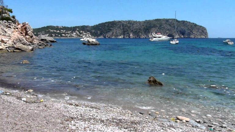 Descubre la belleza de Cala Blanca en Andratx