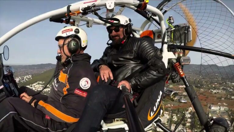 Explora Ibiza desde las alturas: Parapente en la isla blanca