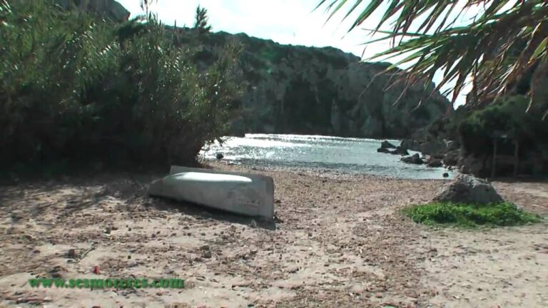 Cales Coves: El Santuario Hippie en Menorca