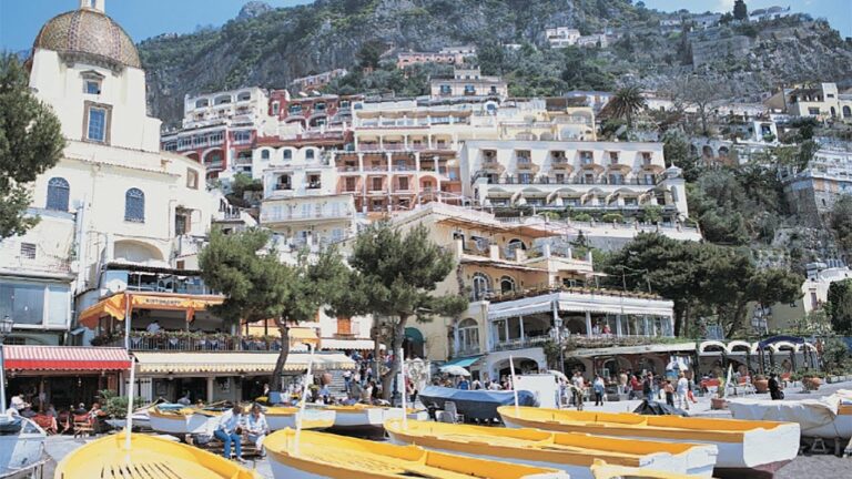 Explorando la costa amalfitana y Grecia en crucero